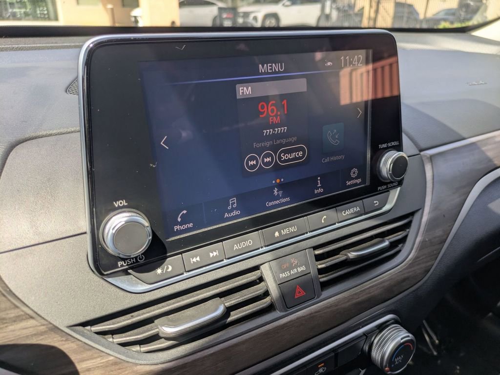 Used 2025 Nissan Altima 2.5 SV image 21