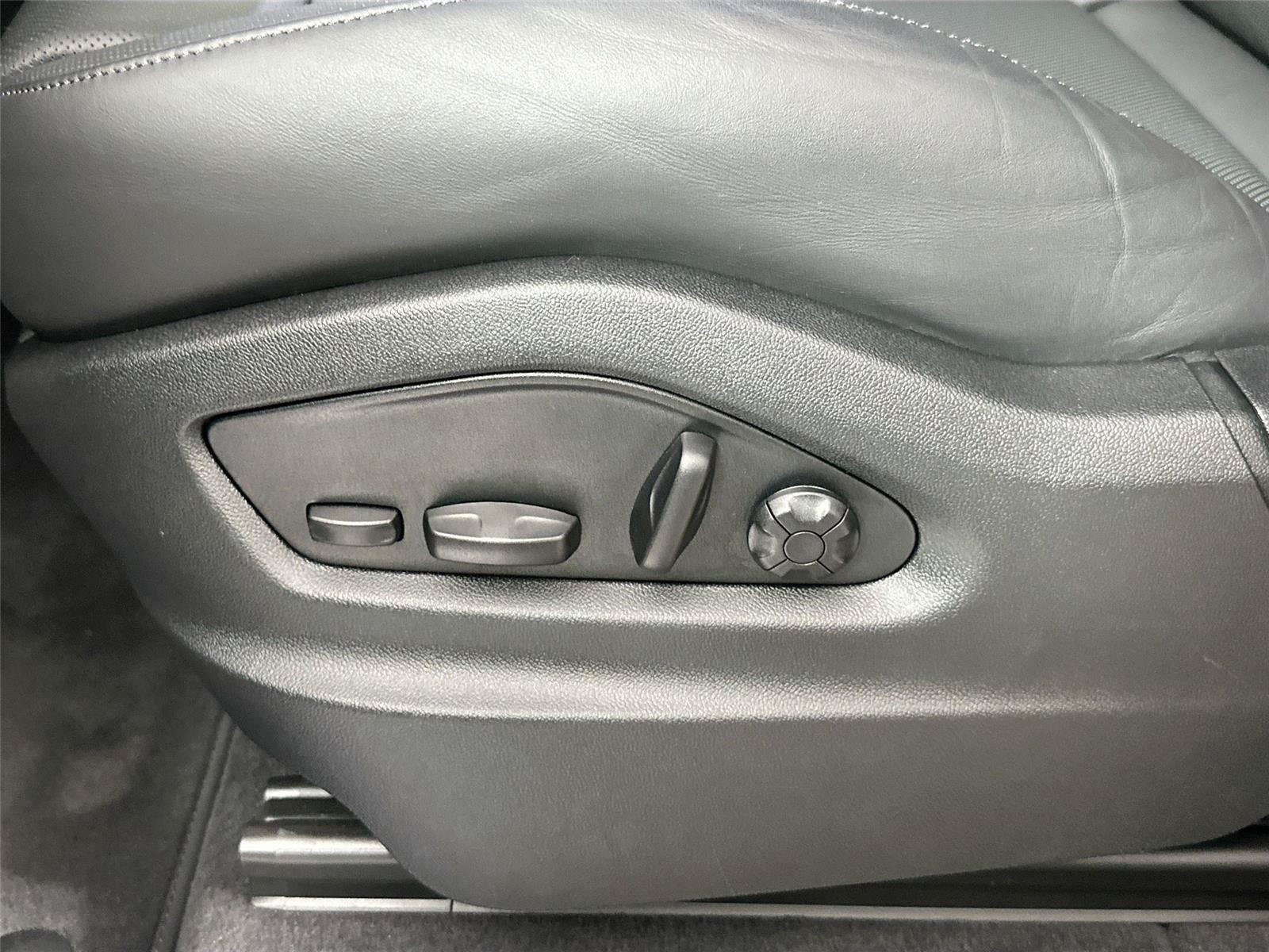 Certified 2025 Porsche Cayenne S AWD/4WD image 32