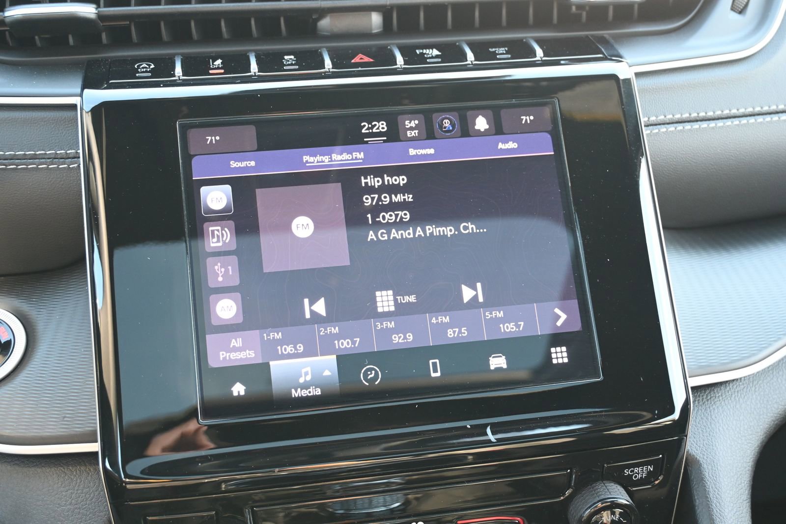 New 2025 Jeep Grand Cherokee L Laredo image 12