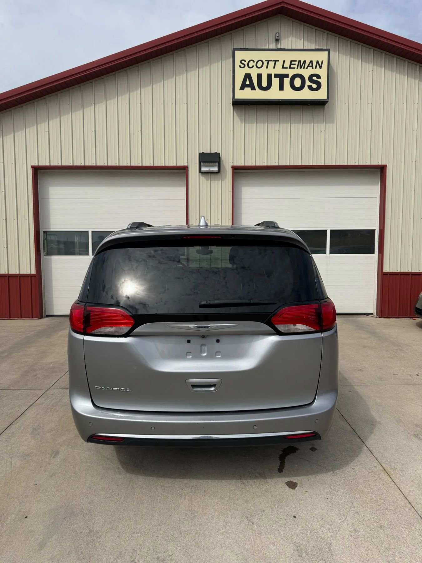 Used 2019 Chrysler Pacifica Touring-L image 25
