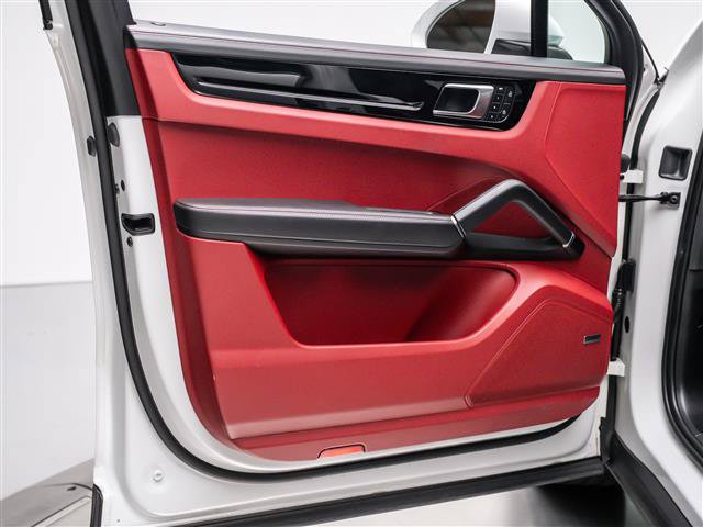 Used 2022 Porsche Cayenne Platinum Edition AWD/4WD image 33
