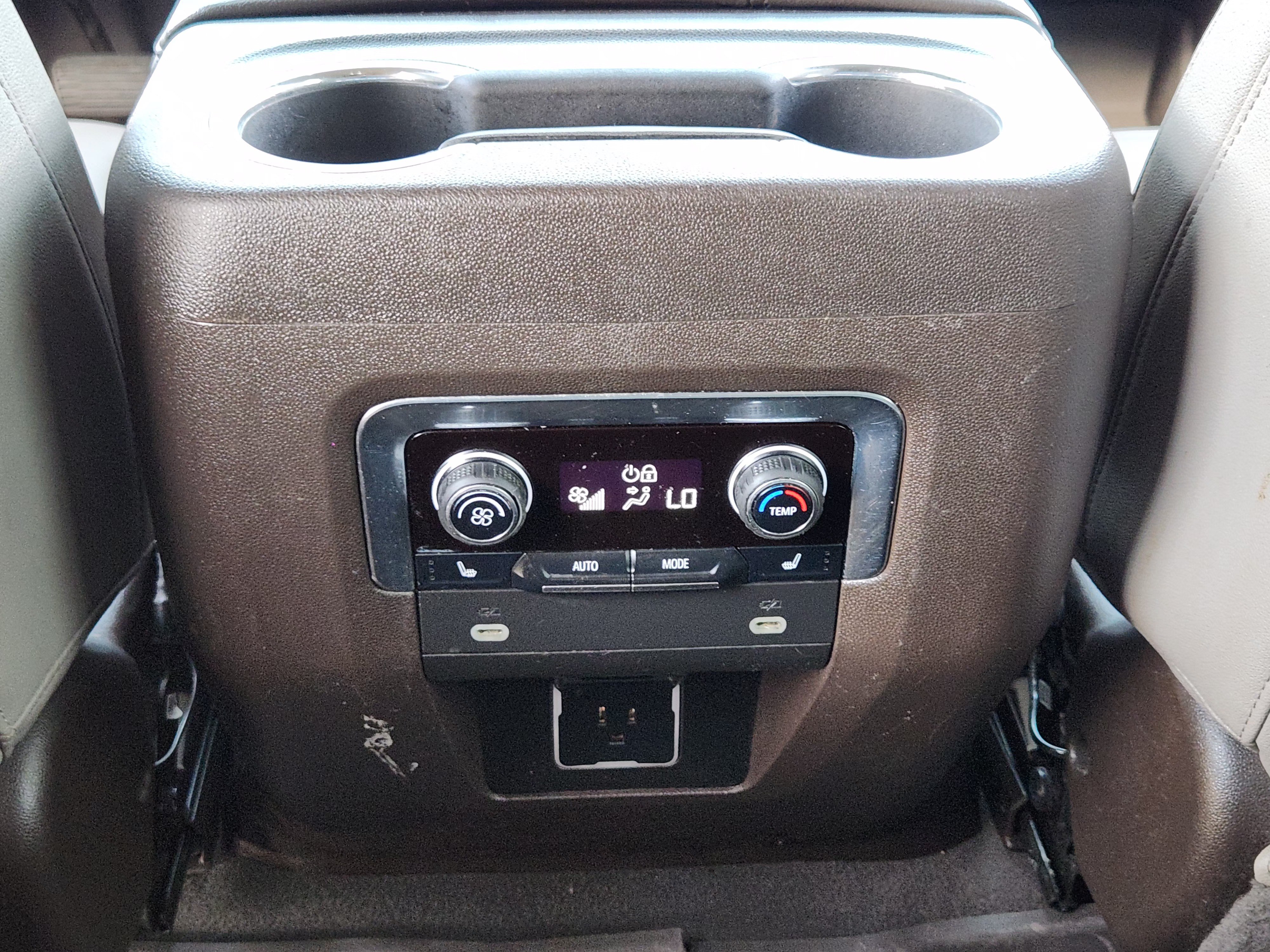 Used 2023 Chevrolet Tahoe Z71 w/ Luxury Package AWD/4WD image 31