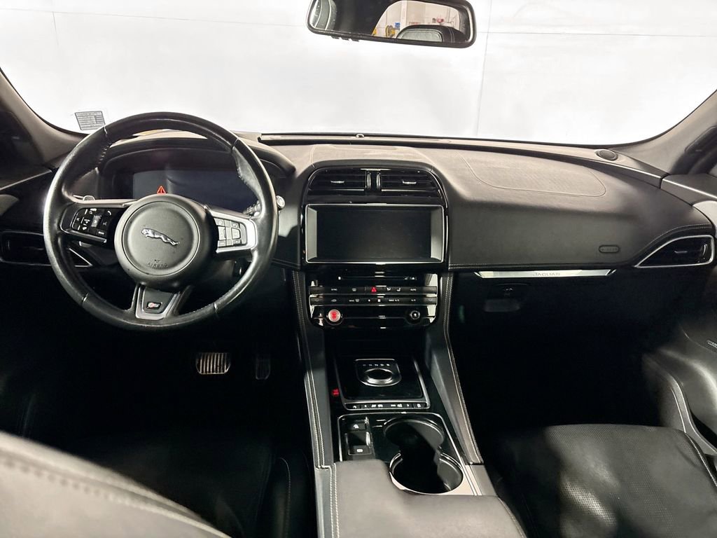 Used 2017 Jaguar F-PACE S image 12