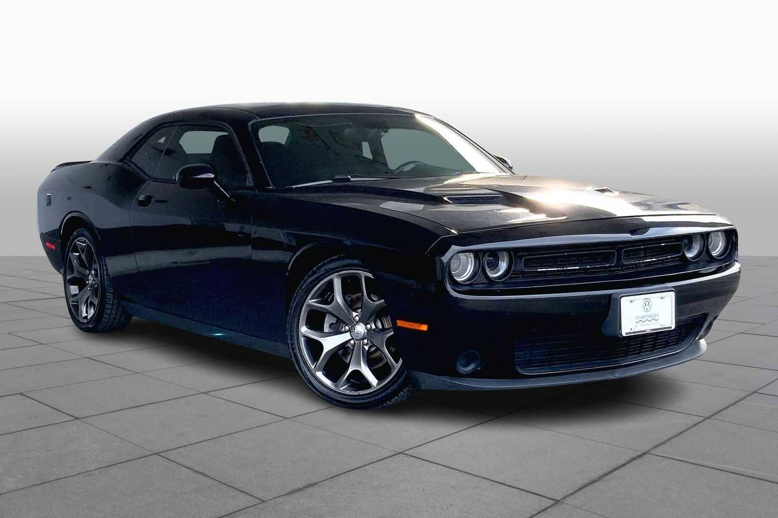 Used 2015 Dodge Challenger SXT w/ Sound Group image 3