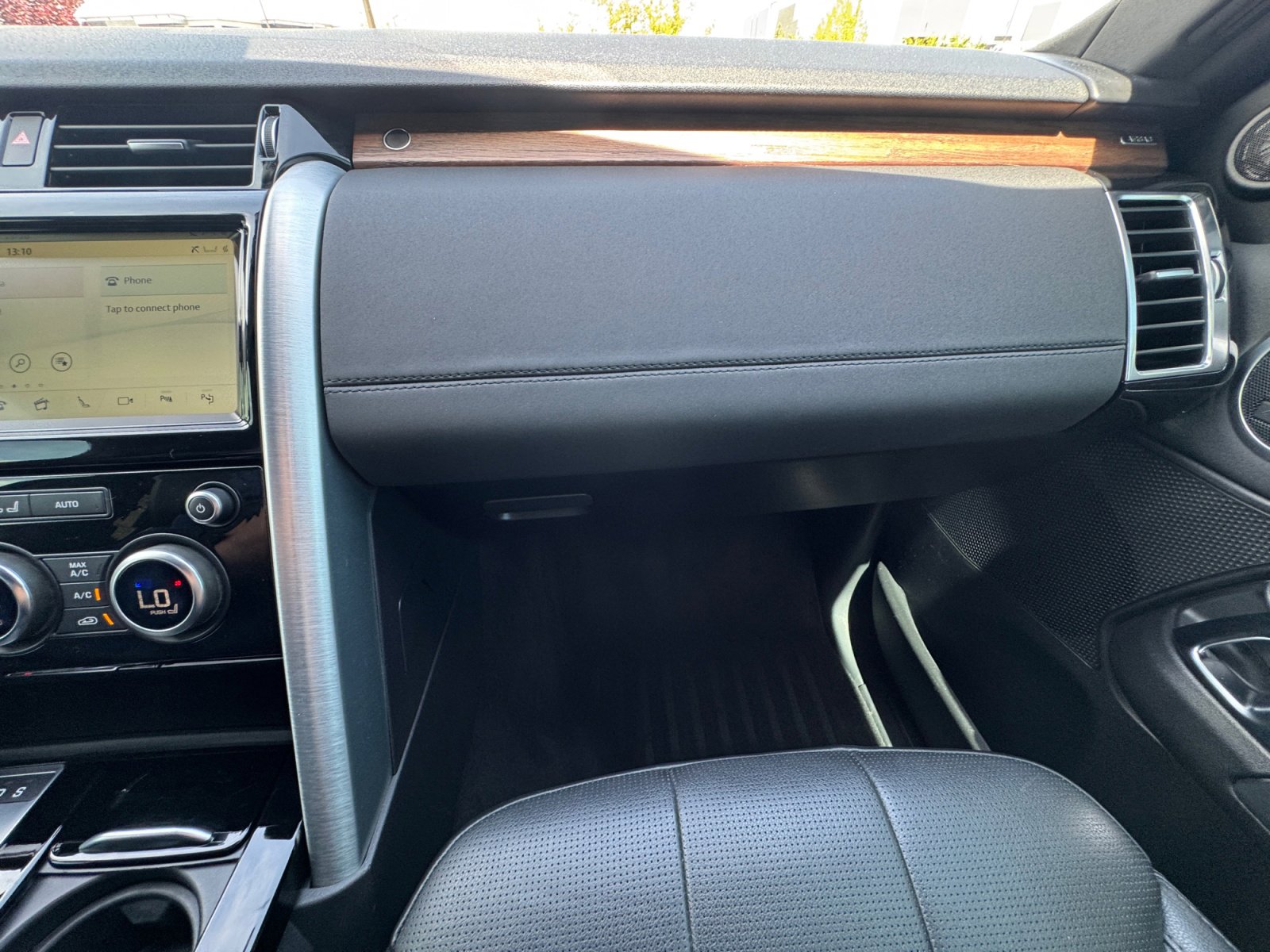 Used 2020 Land Rover Discovery HSE image 20