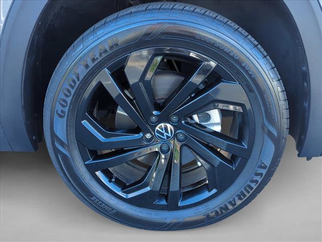 Used 2023 Volkswagen Atlas Cross Sport SE FWD image 4