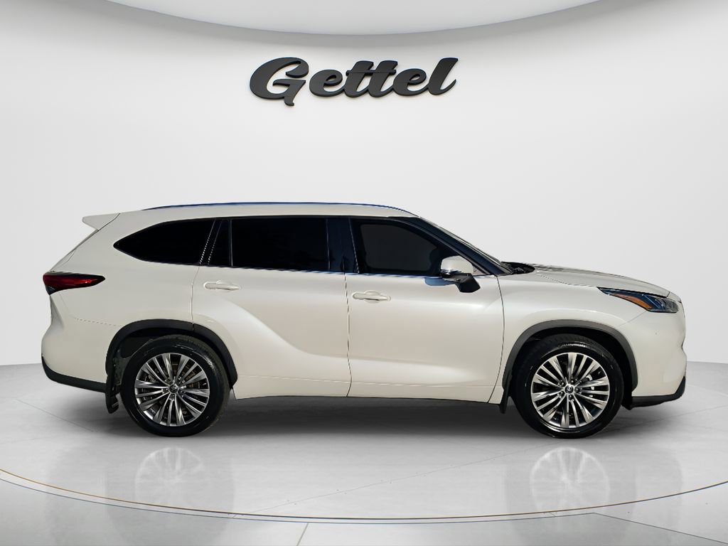 Used 2021 Toyota Highlander Platinum image 3