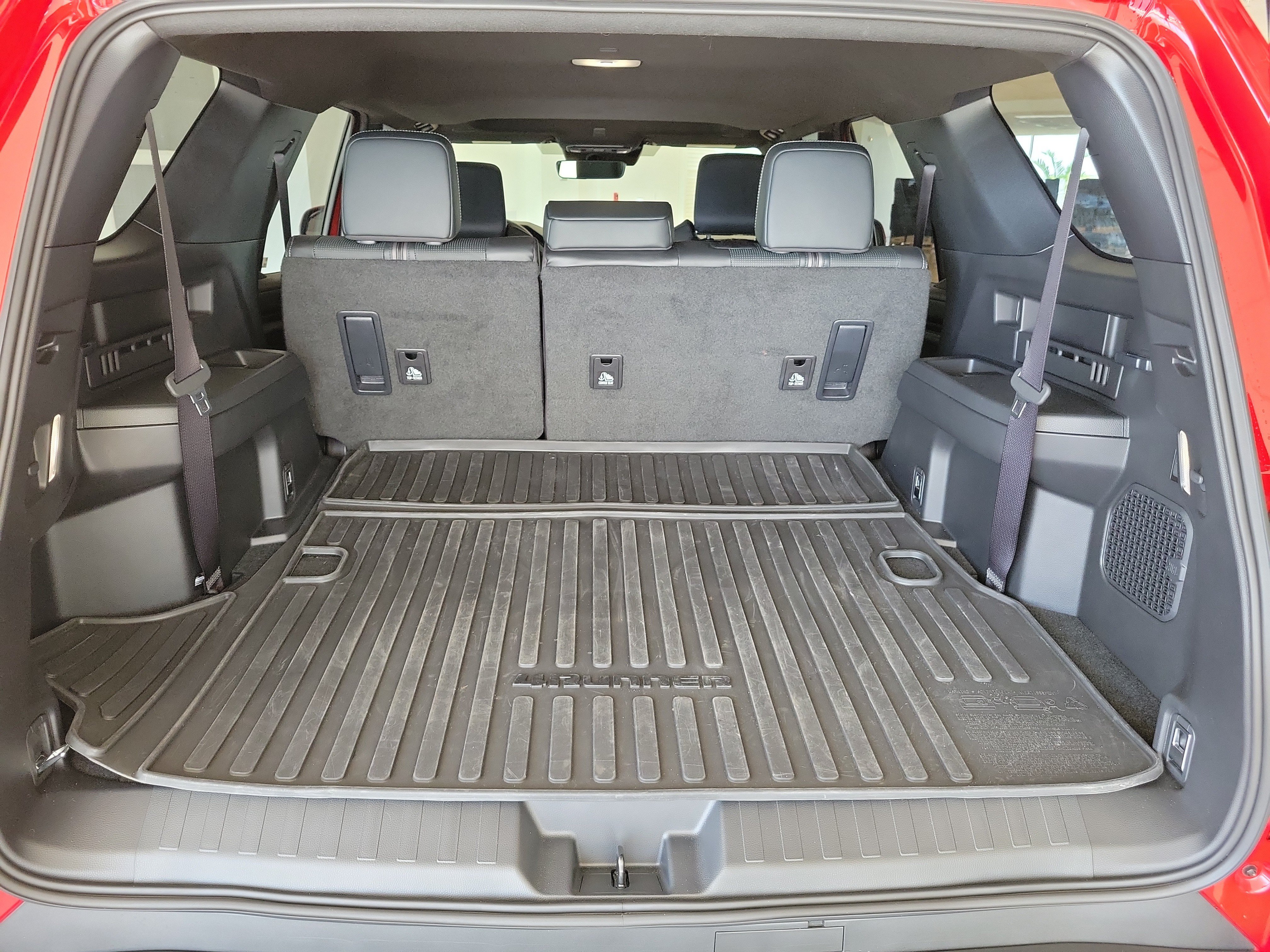 Used 2025 Toyota 4Runner Limited AWD/4WD image 11