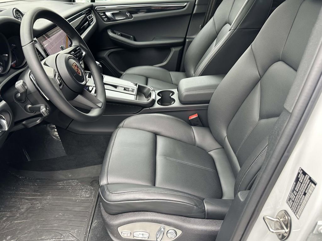 Certified 2026 Porsche Macan image 20