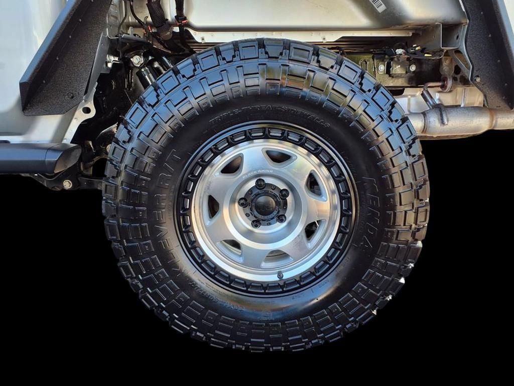 Used 2023 Jeep Gladiator Overland AWD/4WD image 8