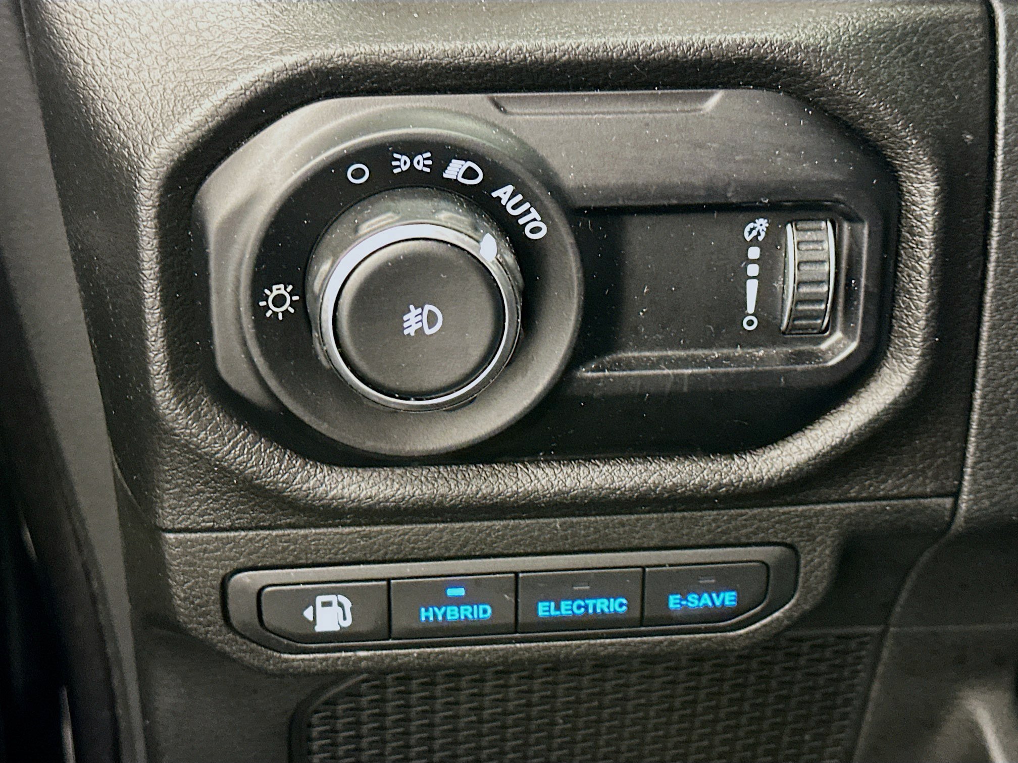 Used 2024 Jeep Wrangler Unlimited w/ Convenience Group AWD/4WD image 17