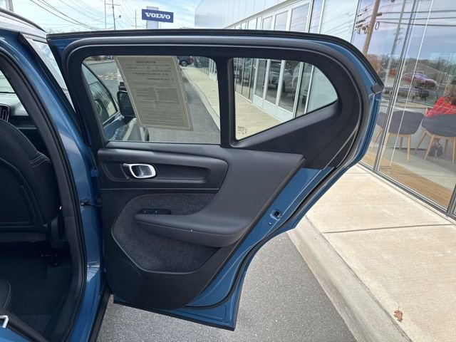 Certified 2025 Volvo XC40 B5 Plus image 12