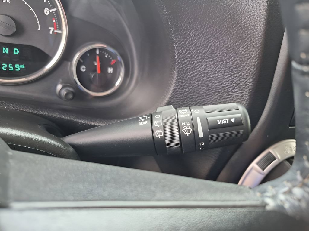 Used 2016 Jeep Wrangler Unlimited Rubicon w/ Connectivity Group image 34