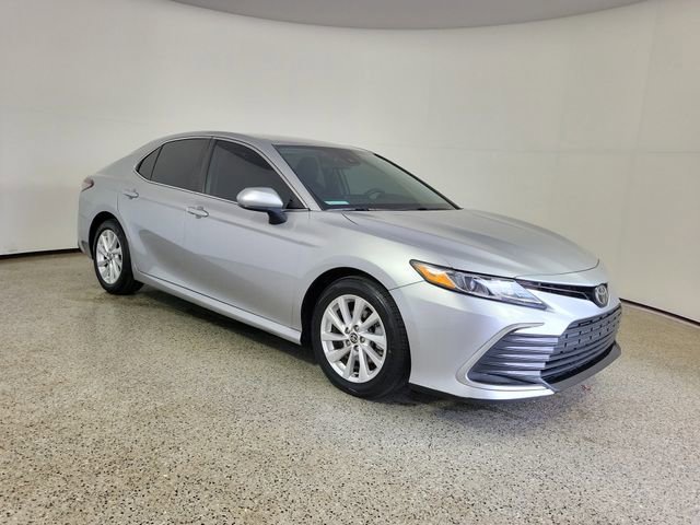 Used 2021 Toyota Camry LE image 4