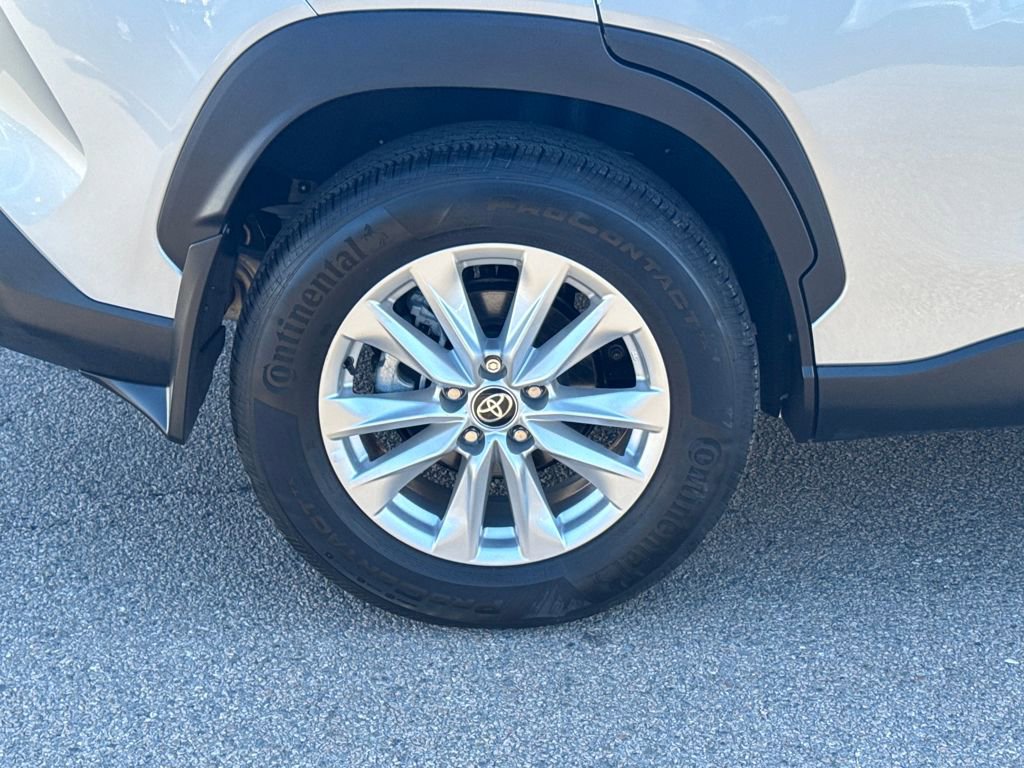 Used 2024 Toyota Corolla Cross LE image 39