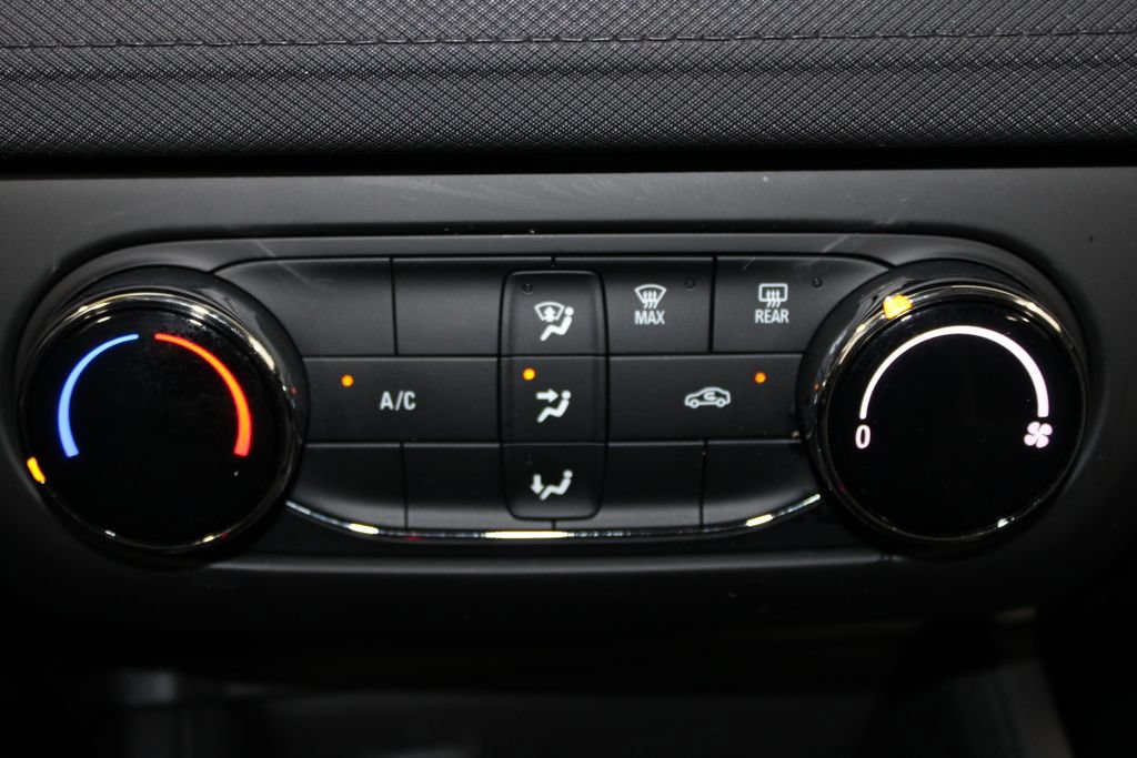 Used 2025 Chevrolet TrailBlazer LS w/ LS Convenience Package FWD image 40