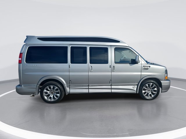 Used 2023 GMC Savana 2500 image 2