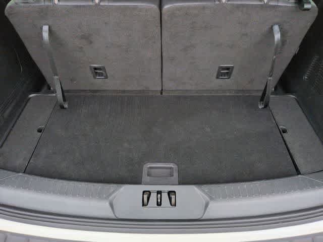 Used 2023 Ford Explorer XLT w/ Equipment Group 202A AWD/4WD image 34