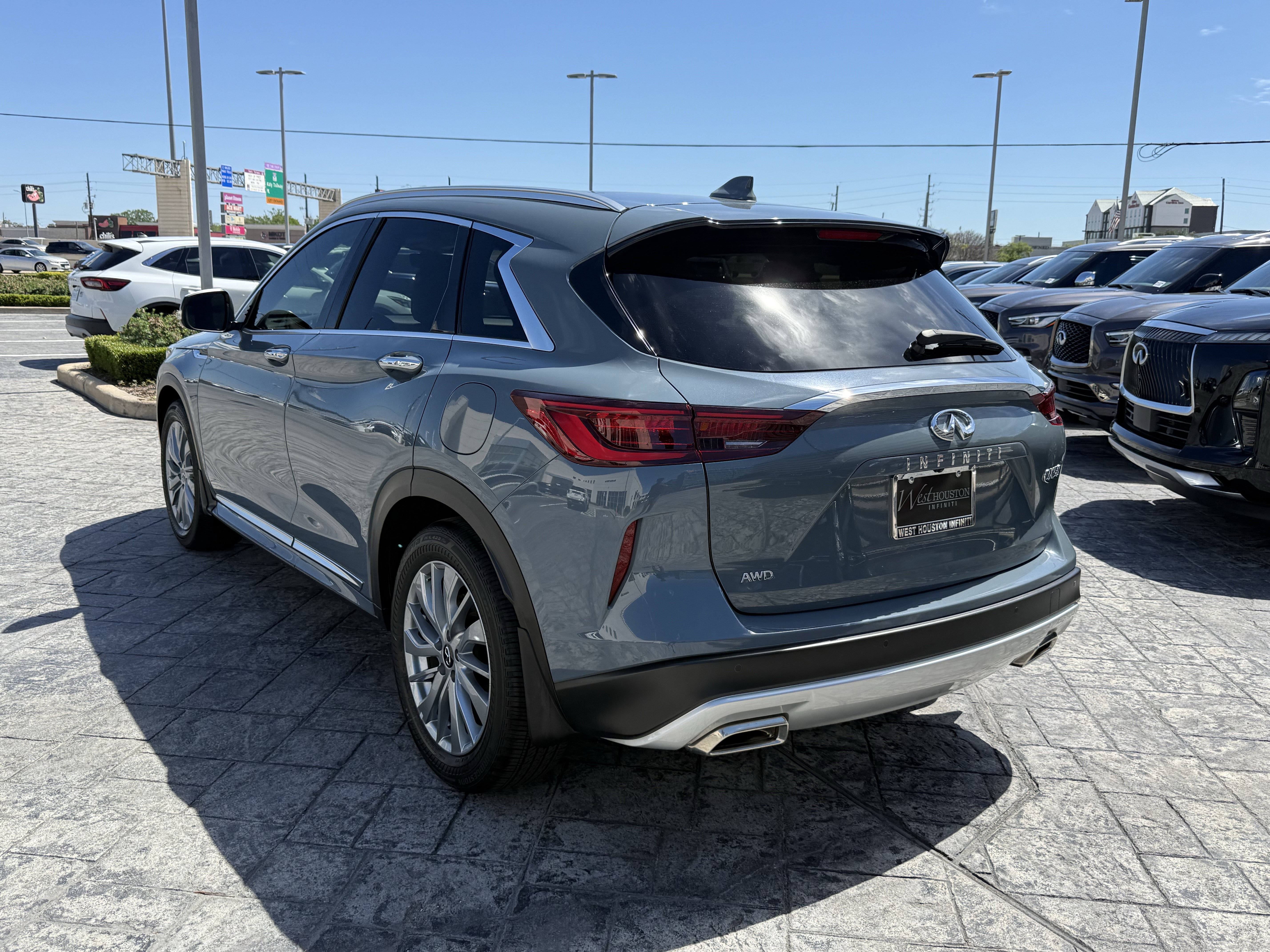Certified 2025 INFINITI QX50 Luxe w/ Accent Package image 6