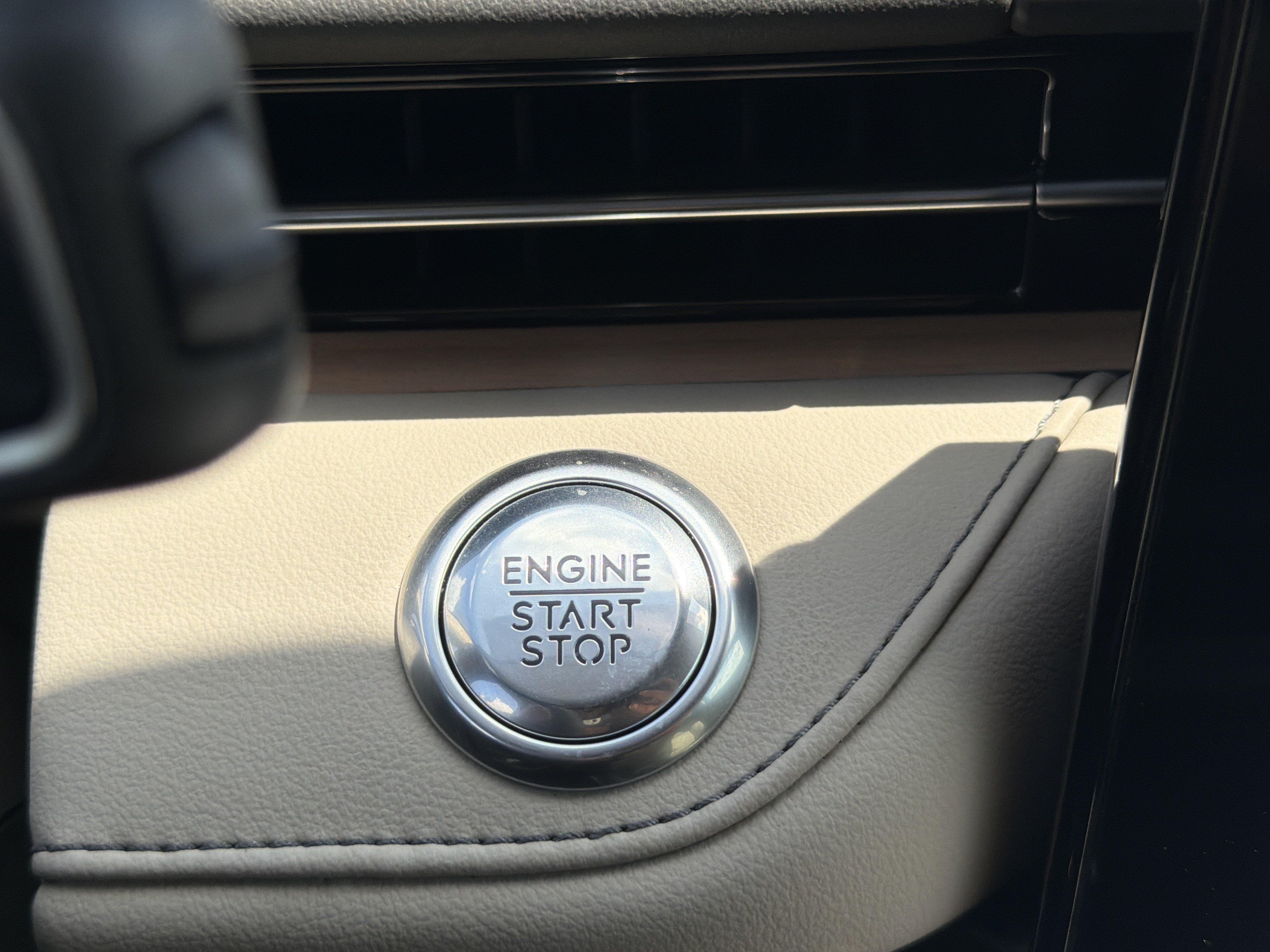 Used 2025 Lincoln Nautilus Reserve AWD/4WD image 36