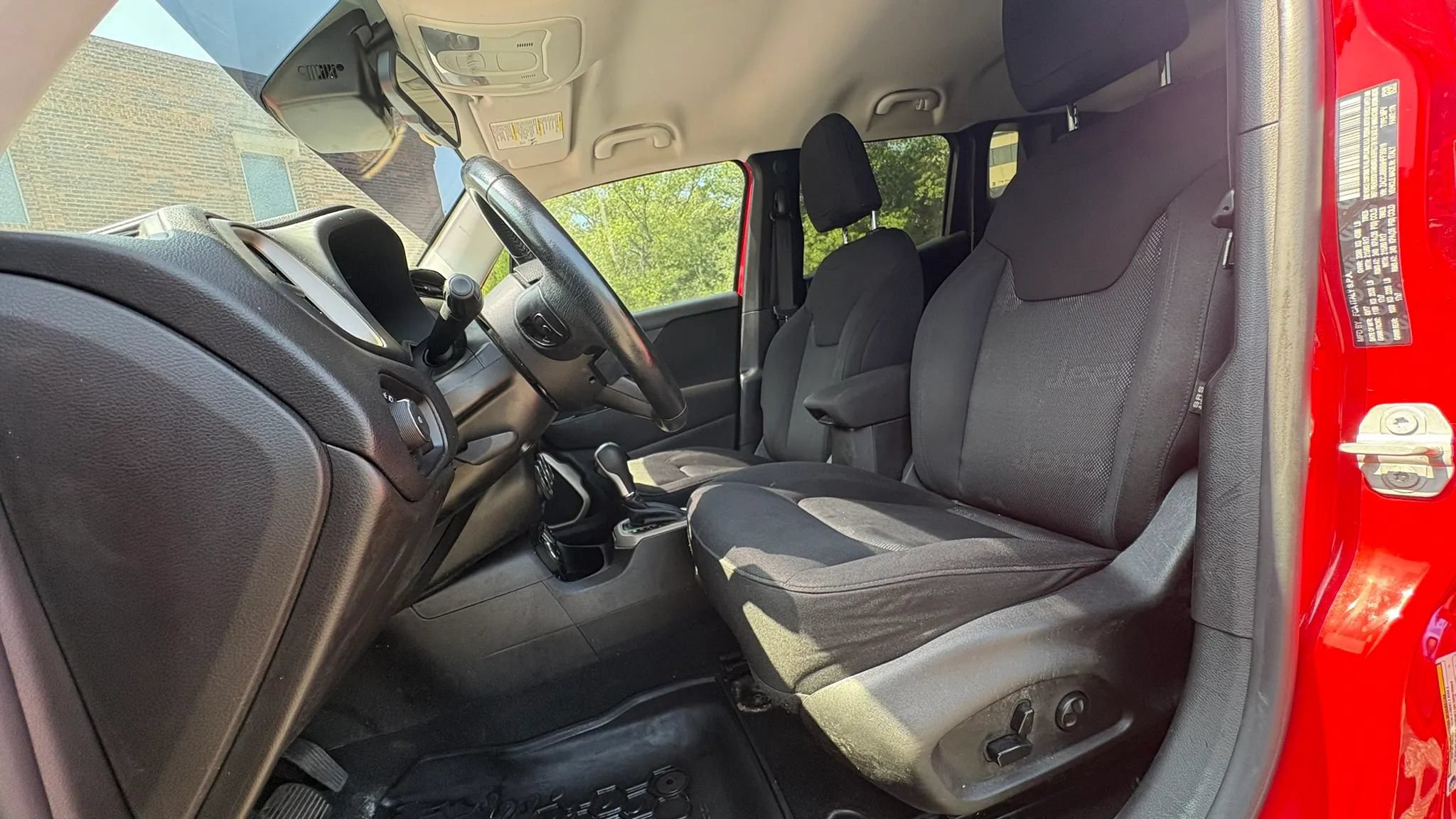 Used 2017 Jeep Renegade Latitude w/ Popular Equipment Group AWD/4WD image 2