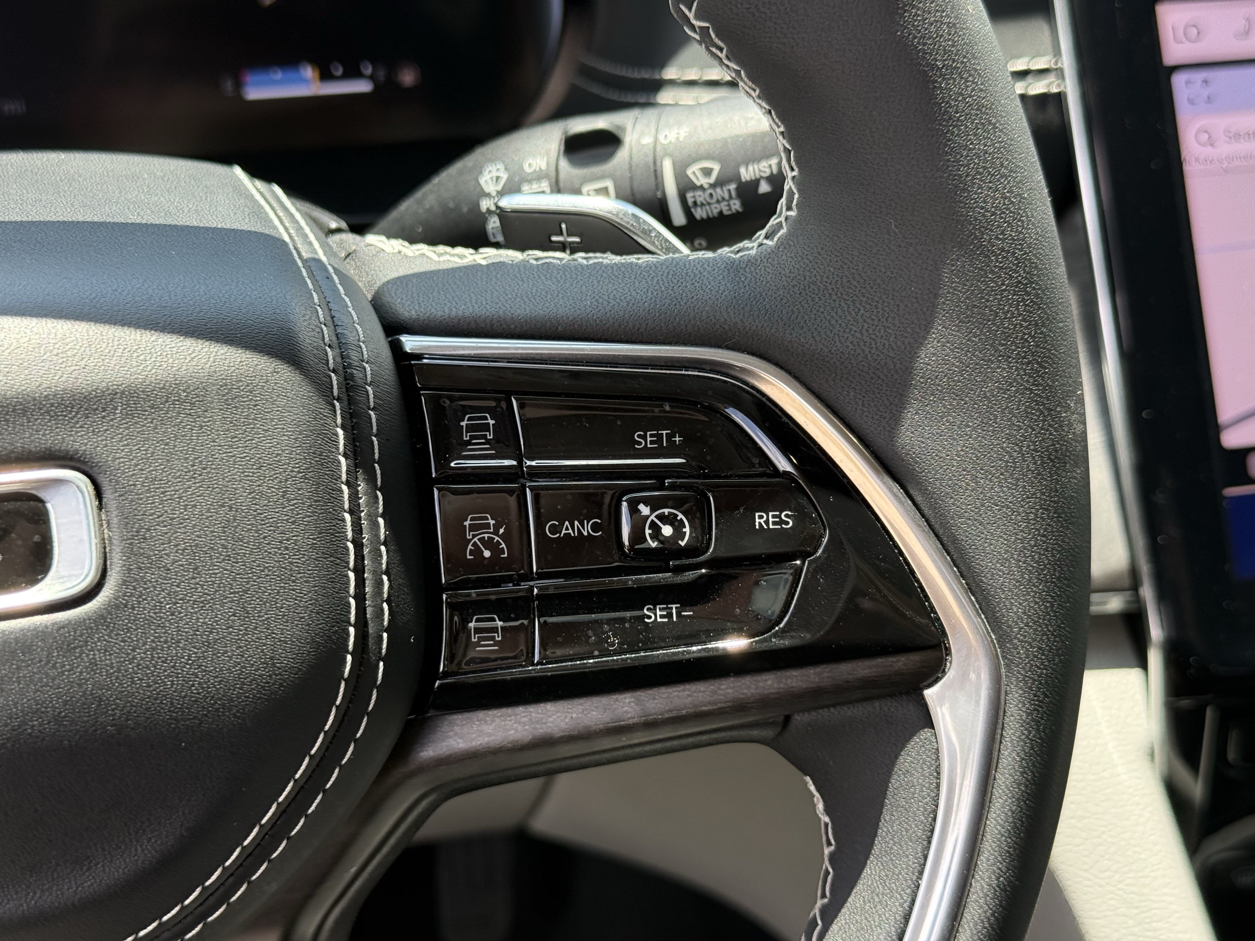 Used 2023 Jeep Grand Cherokee Overland RWD image 17