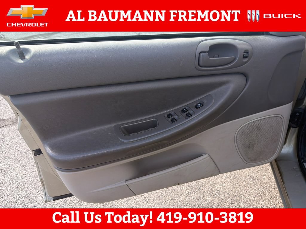 Used 2006 Dodge Stratus SXT w/ Travel Convenience Group FWD image 10