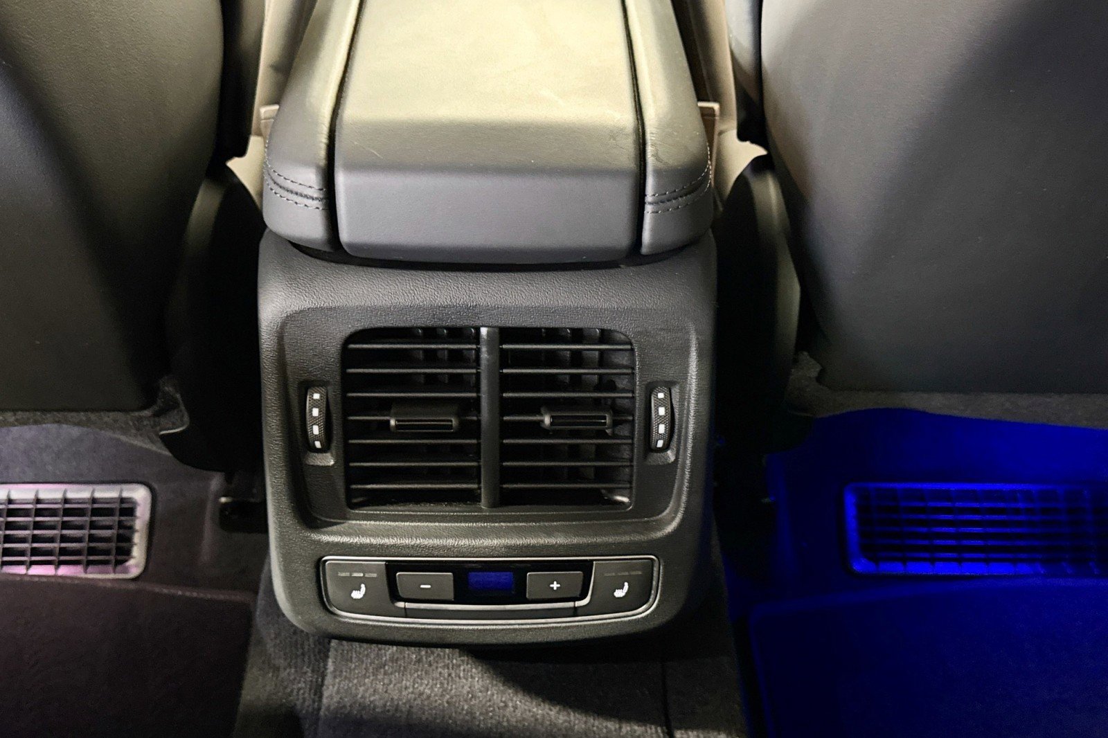 Used 2022 Audi RS e-tron GT w/ Carbon Performance Package image 22