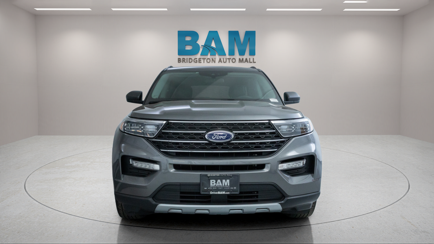 Used 2023 Ford Explorer XLT w/ Equipment Group 202A AWD/4WD image 2
