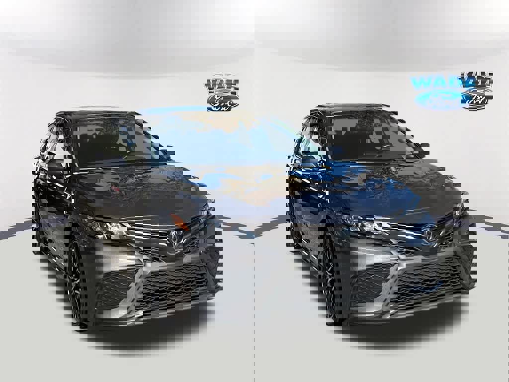 Used 2023 Toyota Camry SE image 3