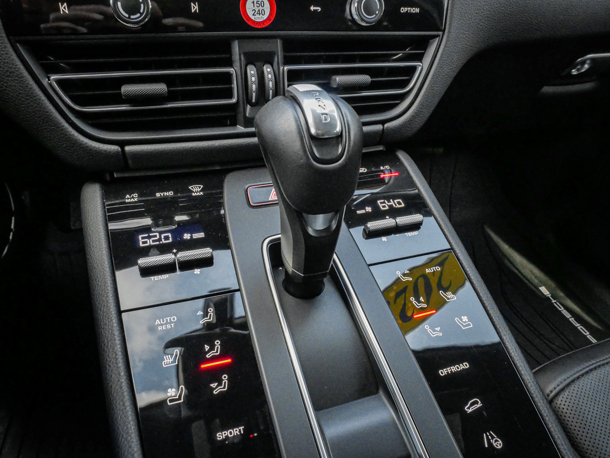 Used 2025 Porsche Macan AWD/4WD image 26