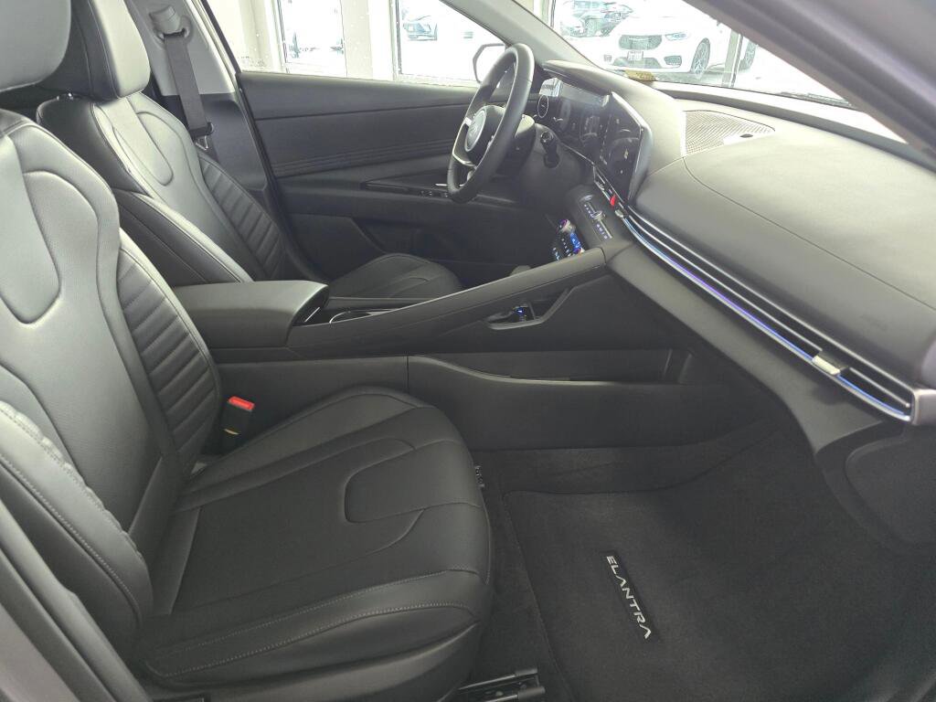 New 2026 Hyundai Elantra Limited image 35