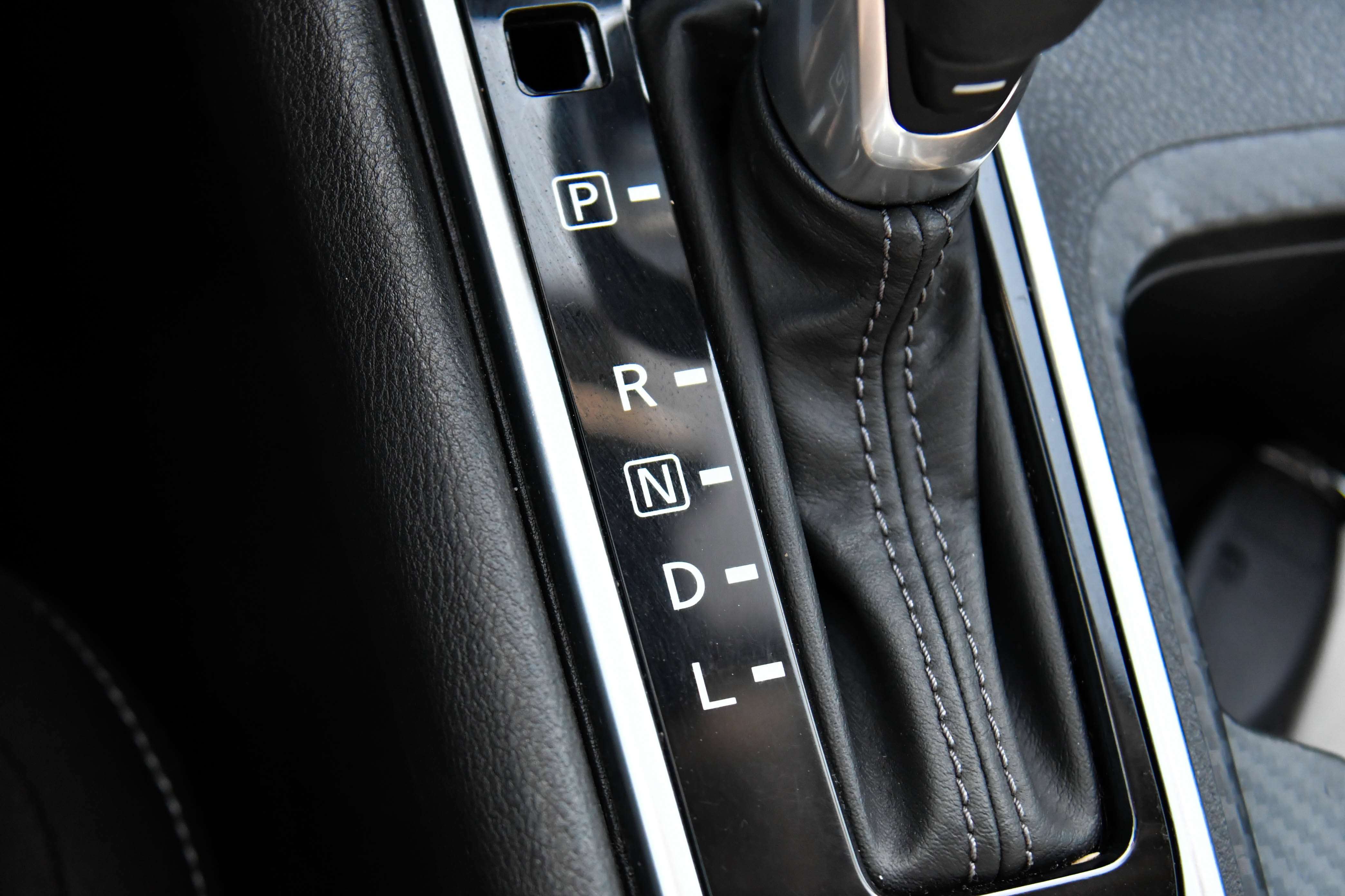 Used 2025 Nissan Sentra SV FWD image 23