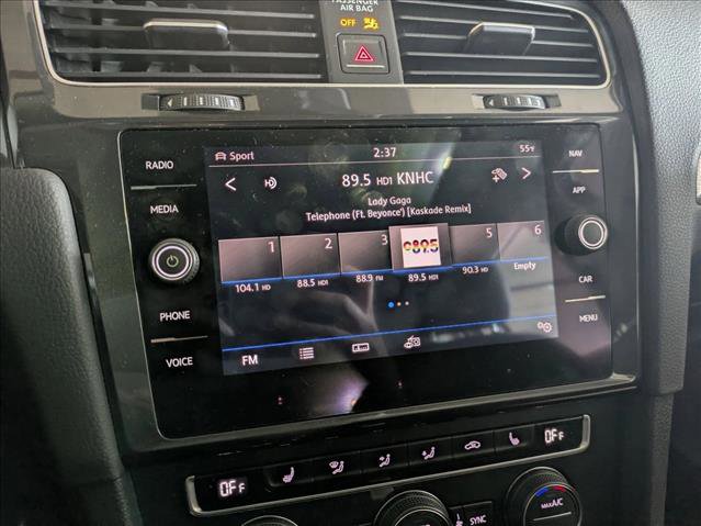 Used 2018 Volkswagen Golf S image 11