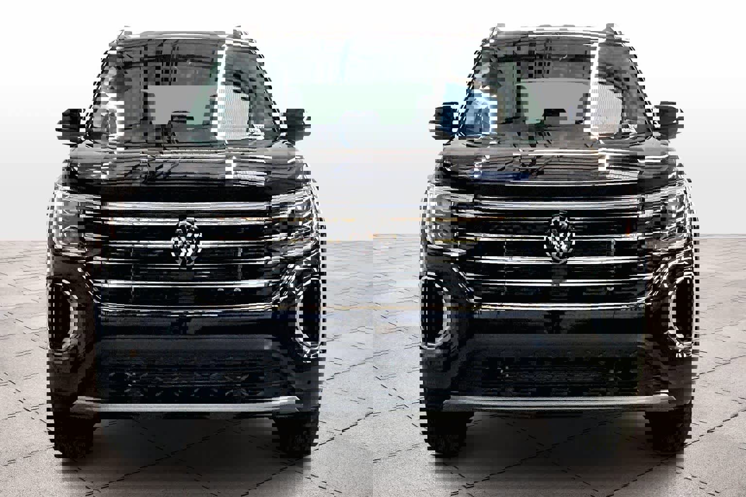 Used 2025 Volkswagen Atlas SE w/ Black Wheel Package image 3