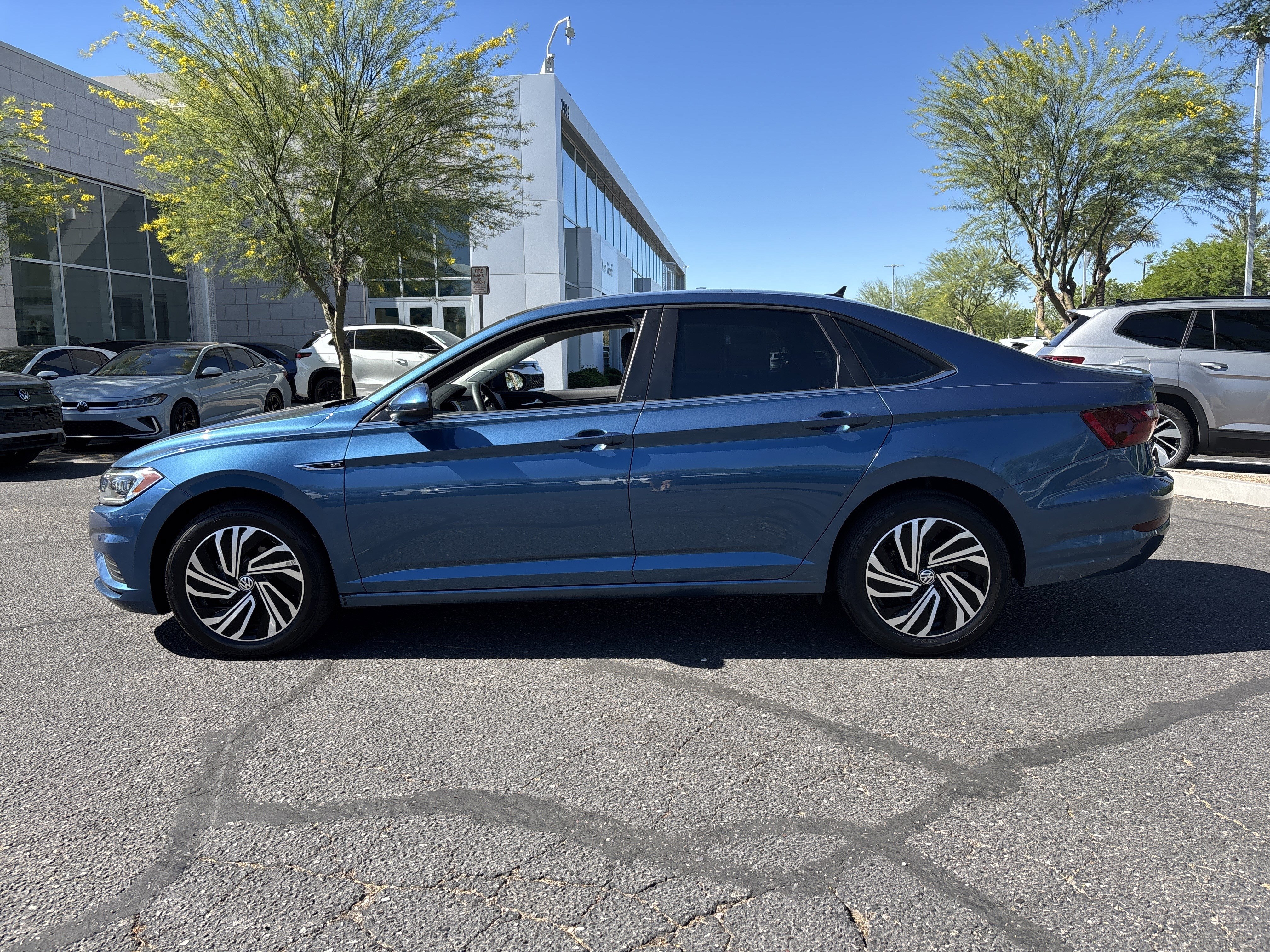Used 2021 Volkswagen Jetta SEL image 2