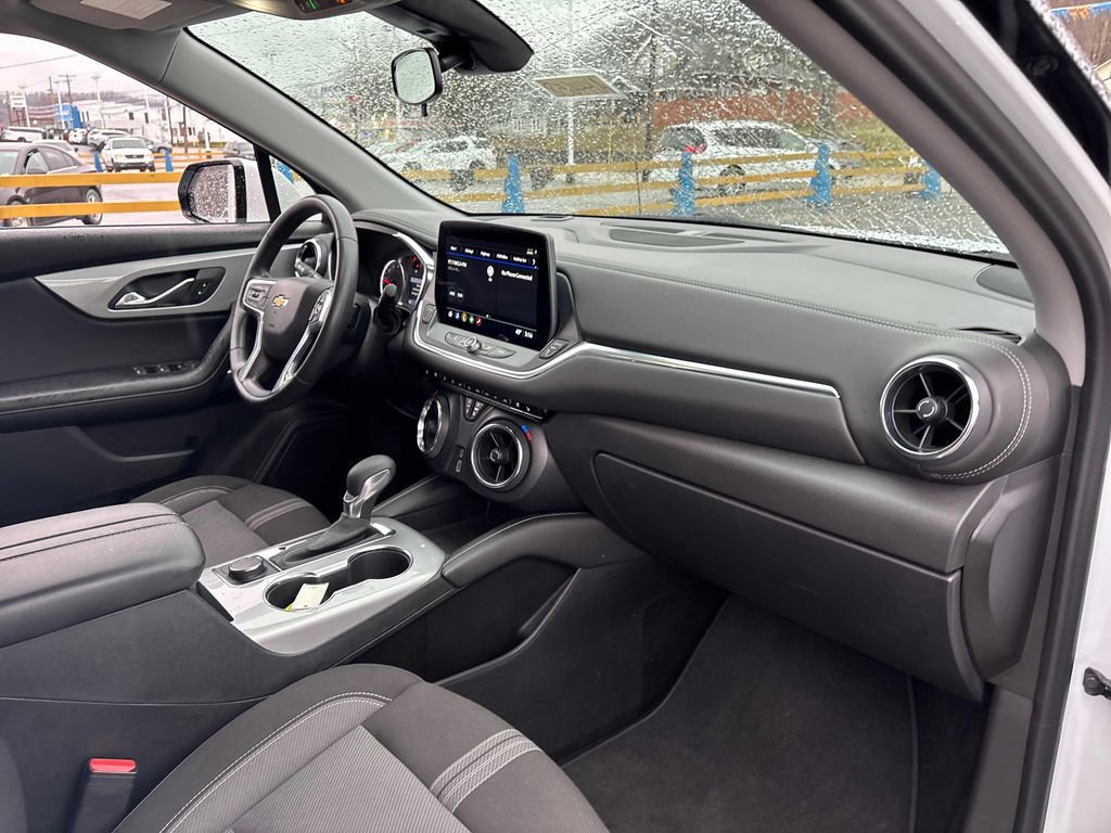 Used 2025 Chevrolet Blazer LT image 30