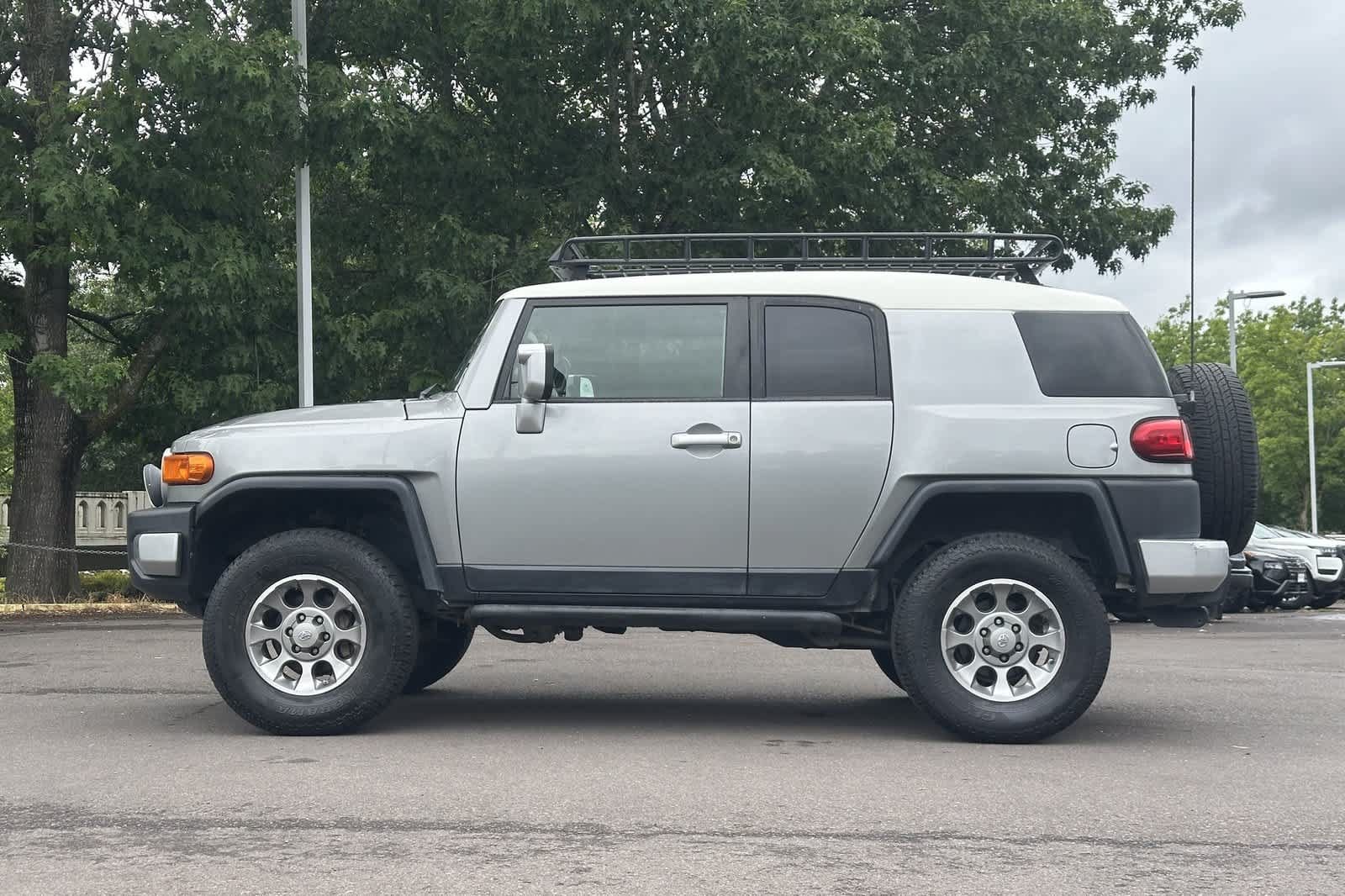 Used 2011 Toyota FJ Cruiser 4WD w/ Convenience Pkg image 5