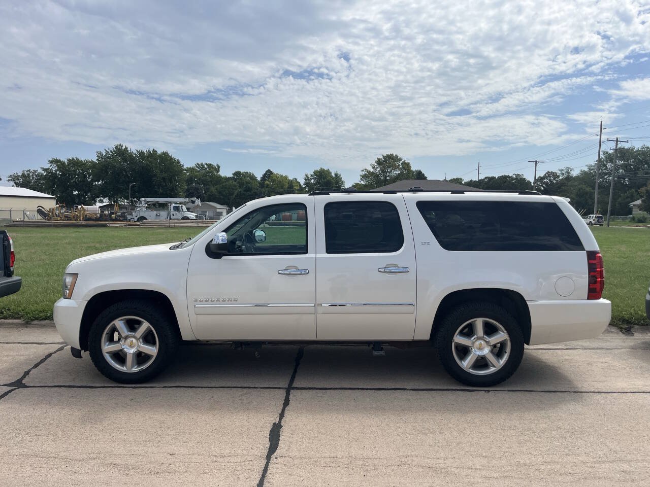 Used 2013 Chevrolet Suburban LTZ AWD/4WD image 2