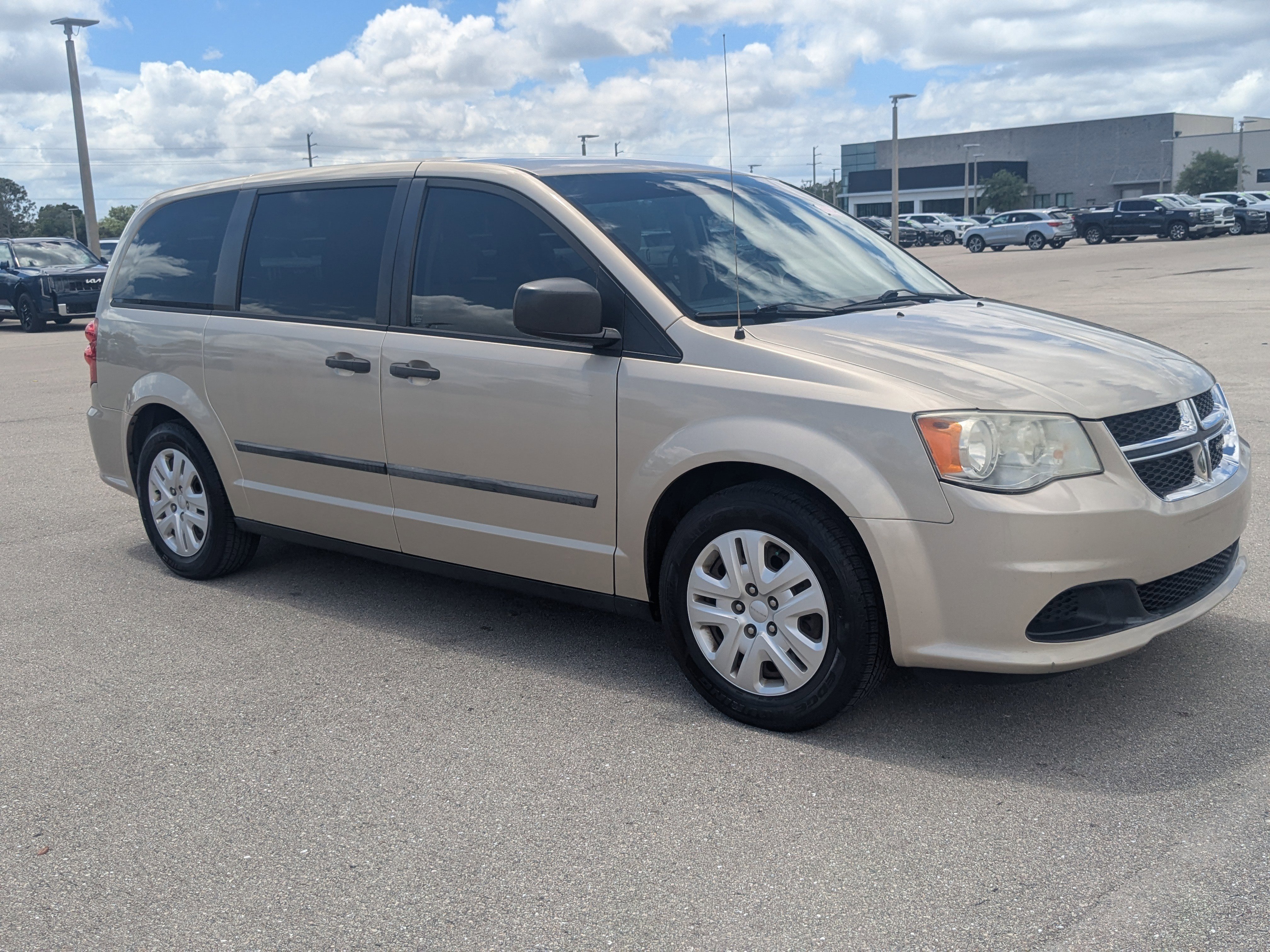 Used 2014 Dodge Grand Caravan American Value Package FWD image 3