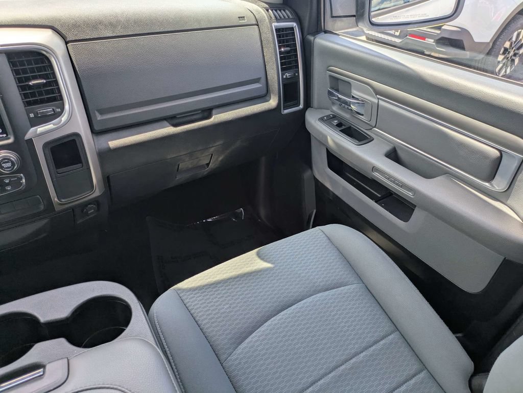 Used 2019 RAM 1500 Classic SLT w/ Luxury Group AWD/4WD image 16