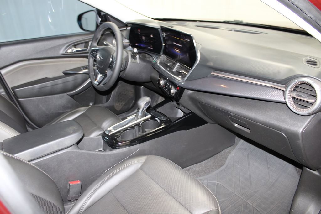 Used 2024 Chevrolet Trax ACTIV w/ Driver Confidence Package image 21