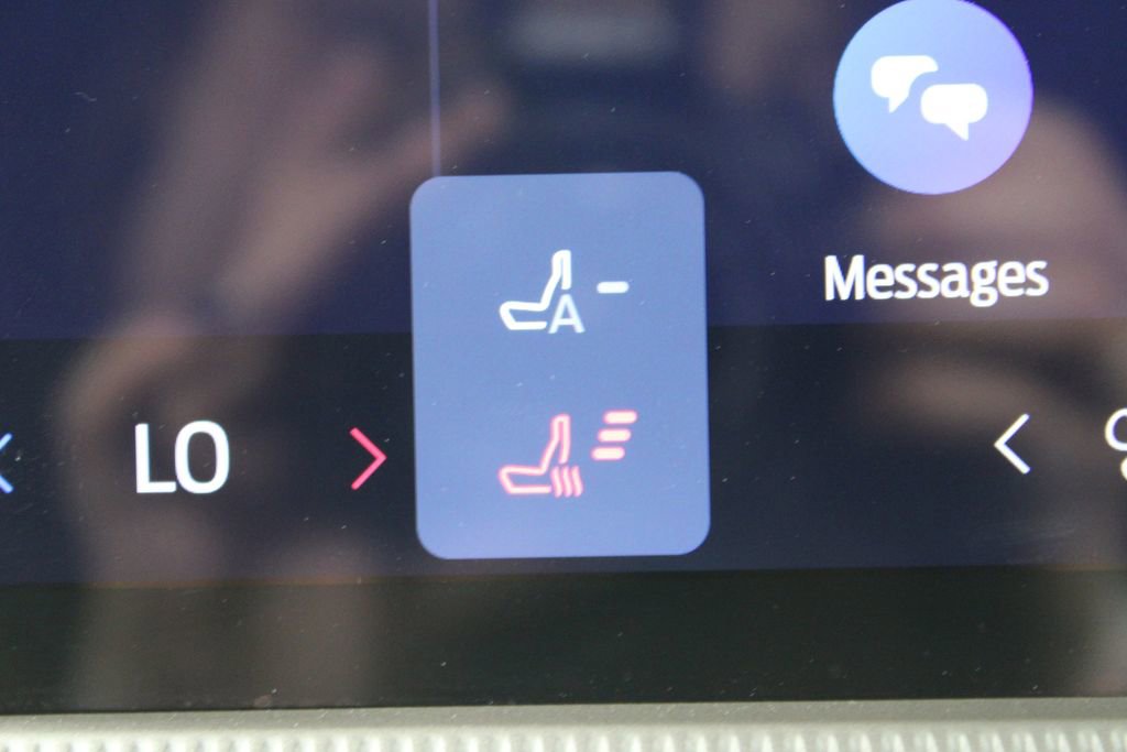 Used 2025 Ford Explorer Active image 51