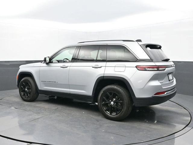 Used 2022 Jeep Grand Cherokee Limited image 3
