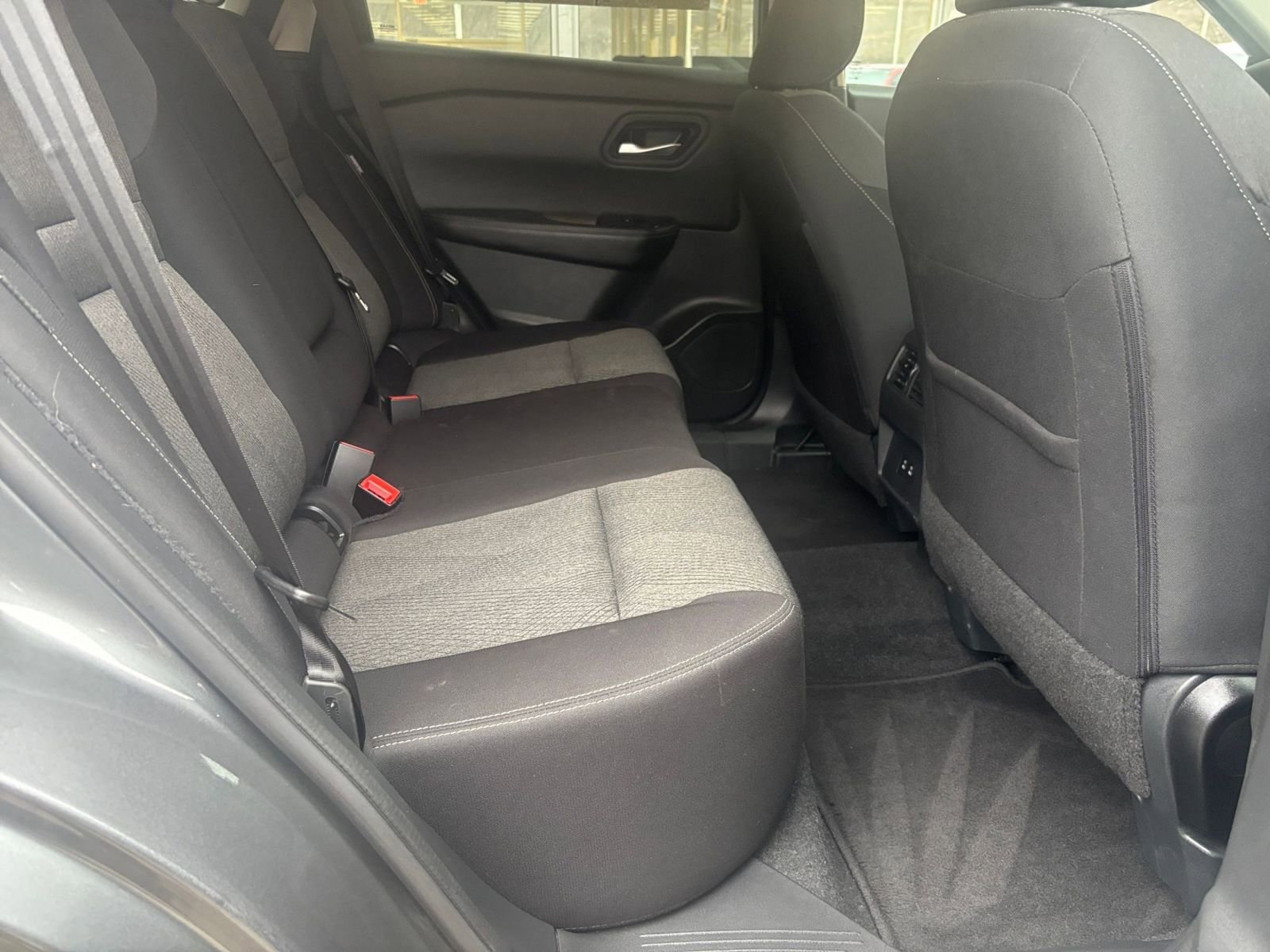 Used 2025 Nissan Rogue SV image 40