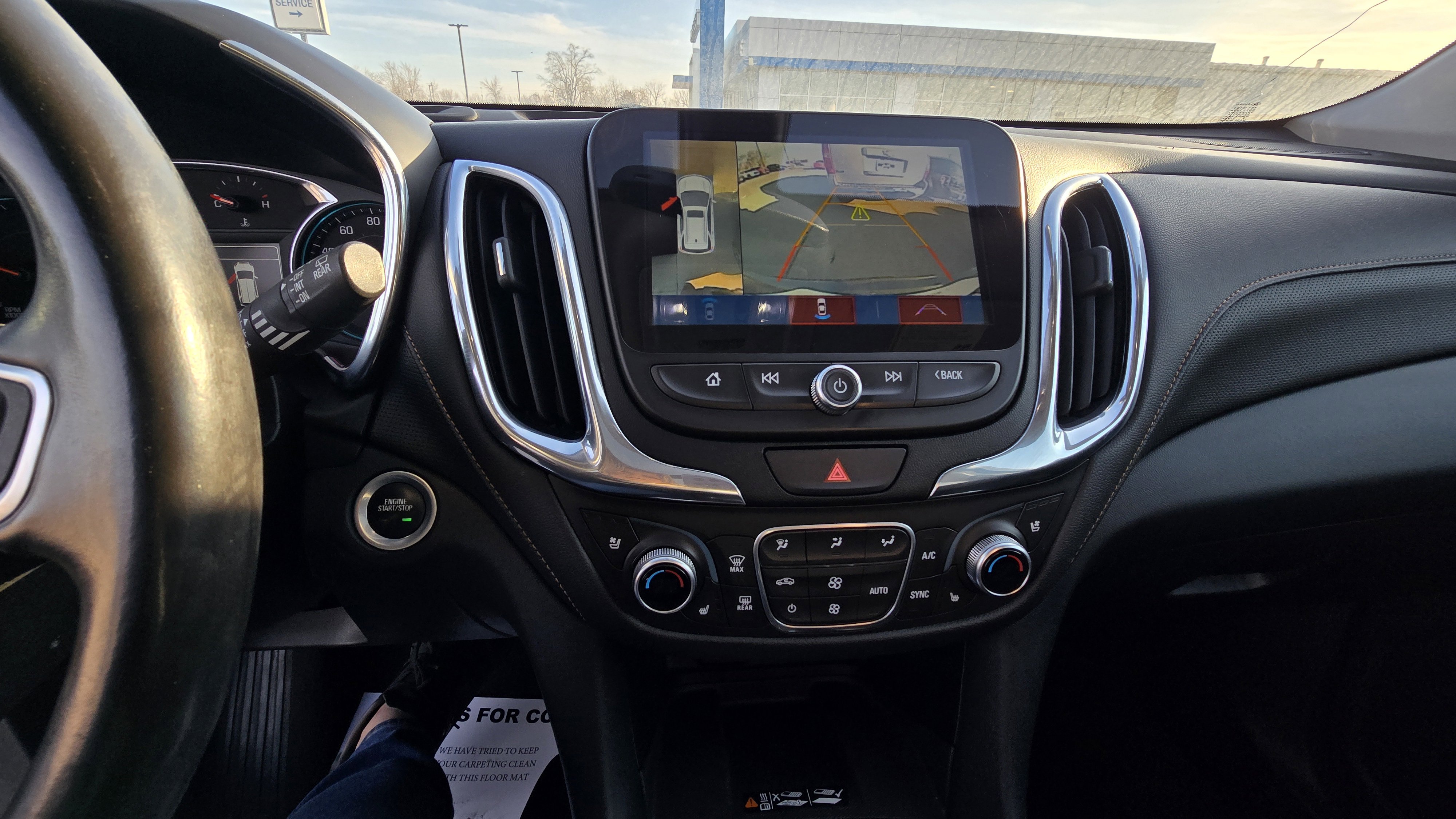 Used 2018 Chevrolet Equinox Premier FWD image 12