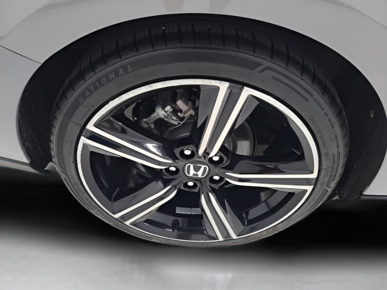 Used 2024 Honda Accord Sport image 9