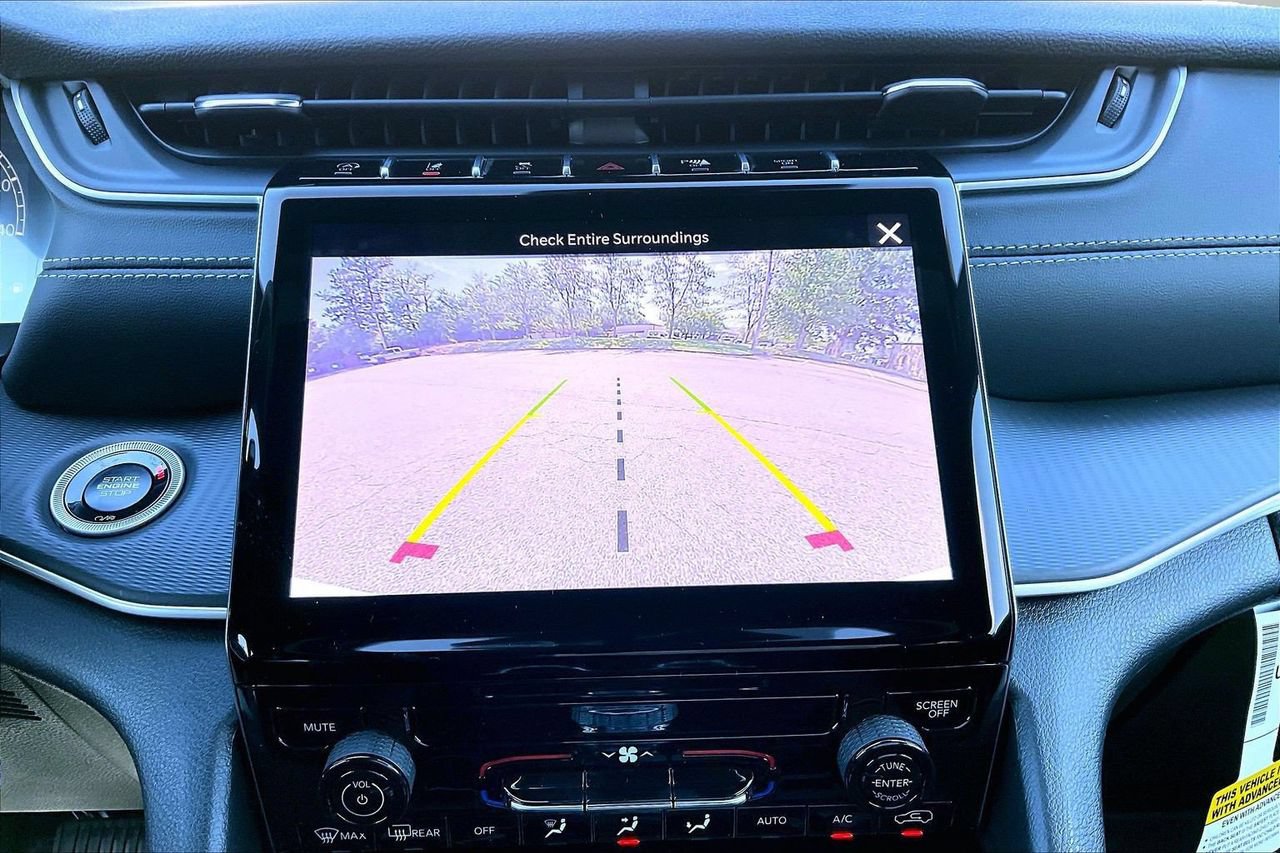 New 2027 Jeep Grand Cherokee Laredo RWD image 13