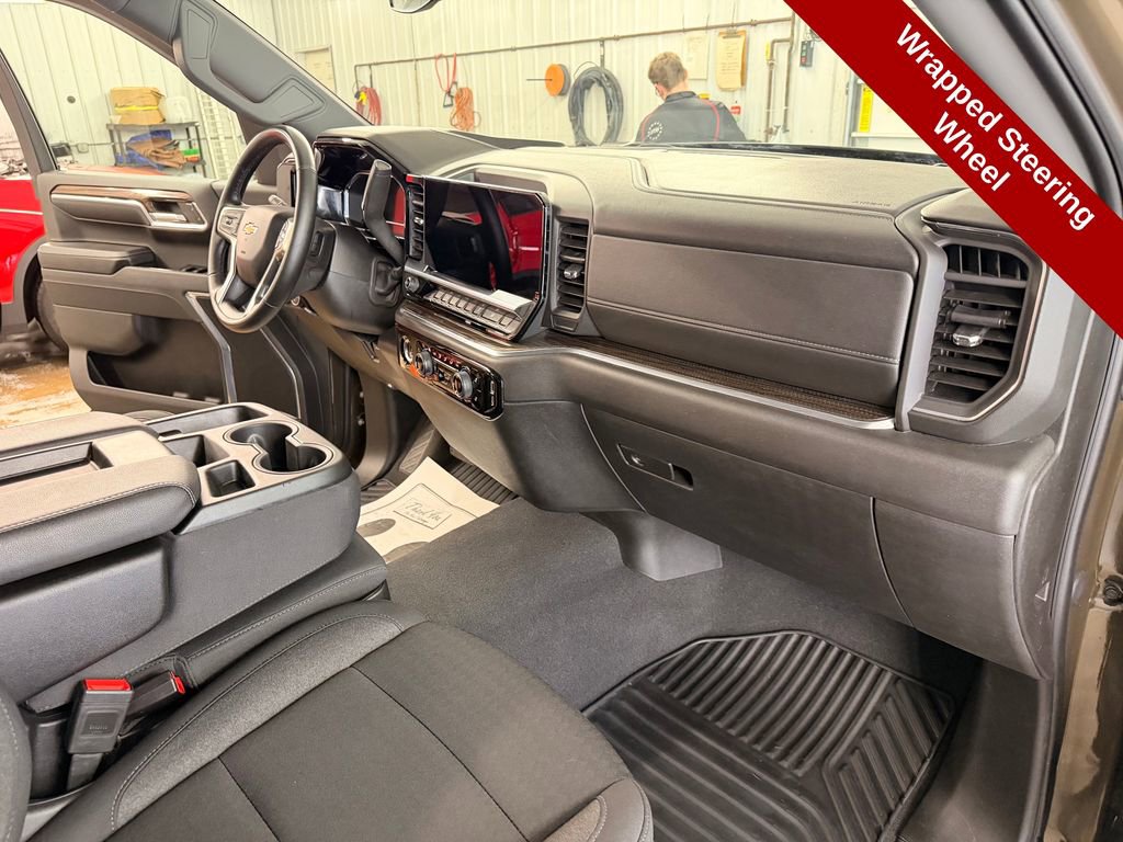 Used 2024 Chevrolet Silverado 1500 LT image 34