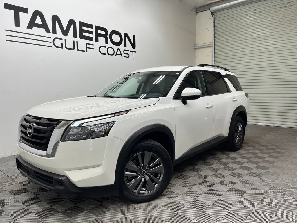 Used 2025 Nissan Pathfinder SV AWD/4WD image 2